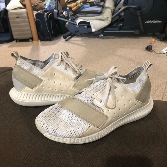 Under armour shoes - Picture 2 of 3